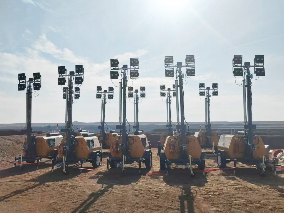 持續(xù)交貨中！山東思拓瑞克20臺9米移動照明燈車陸續(xù)發(fā)貨發(fā)往蒙古國